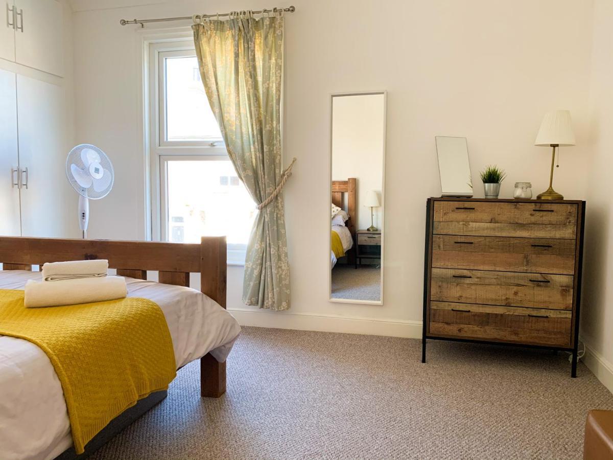 Park Crescent - Quaint Victorian With Free Parking York