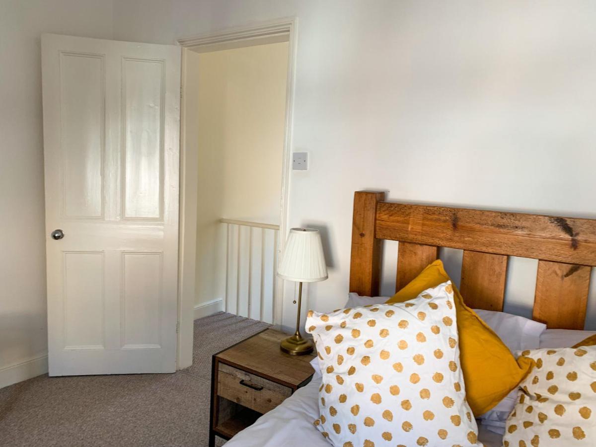 Park Crescent - Quaint Victorian With Free Parking *